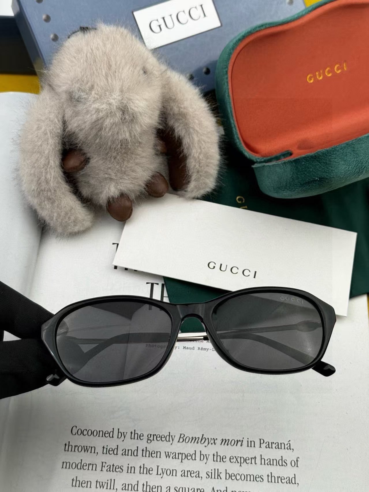 Gucci Black Cat Eye Sunglasses Thin Oval Frame UV400 Shades Women Full Gift Set